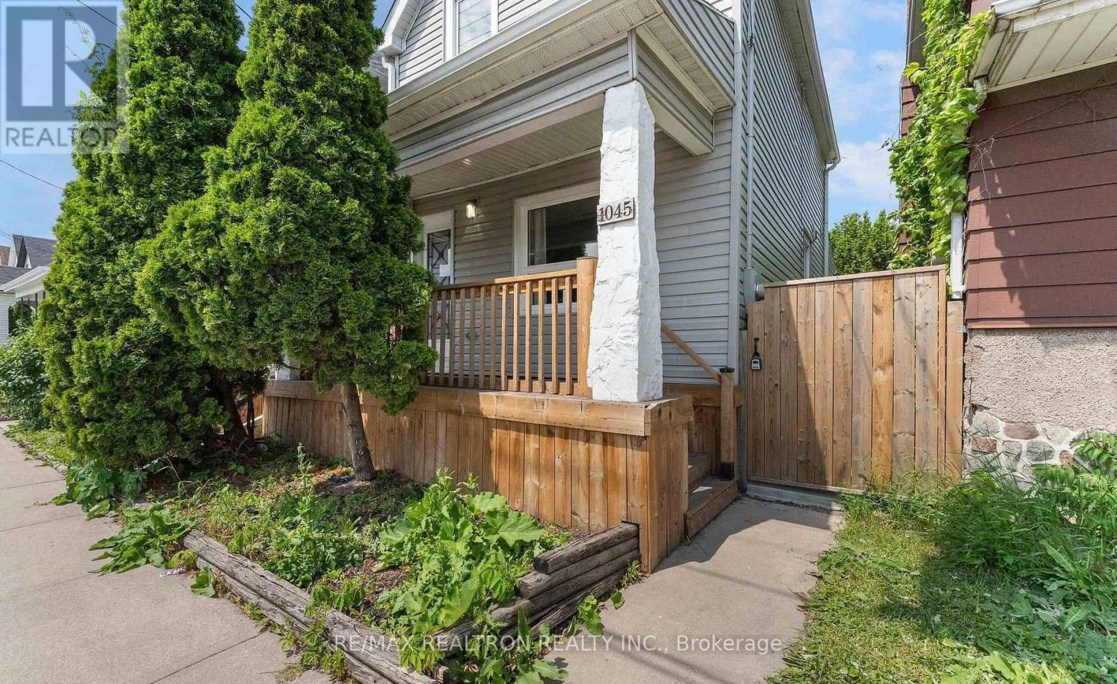 1 - 1045 Cannon Street E listing photo 3