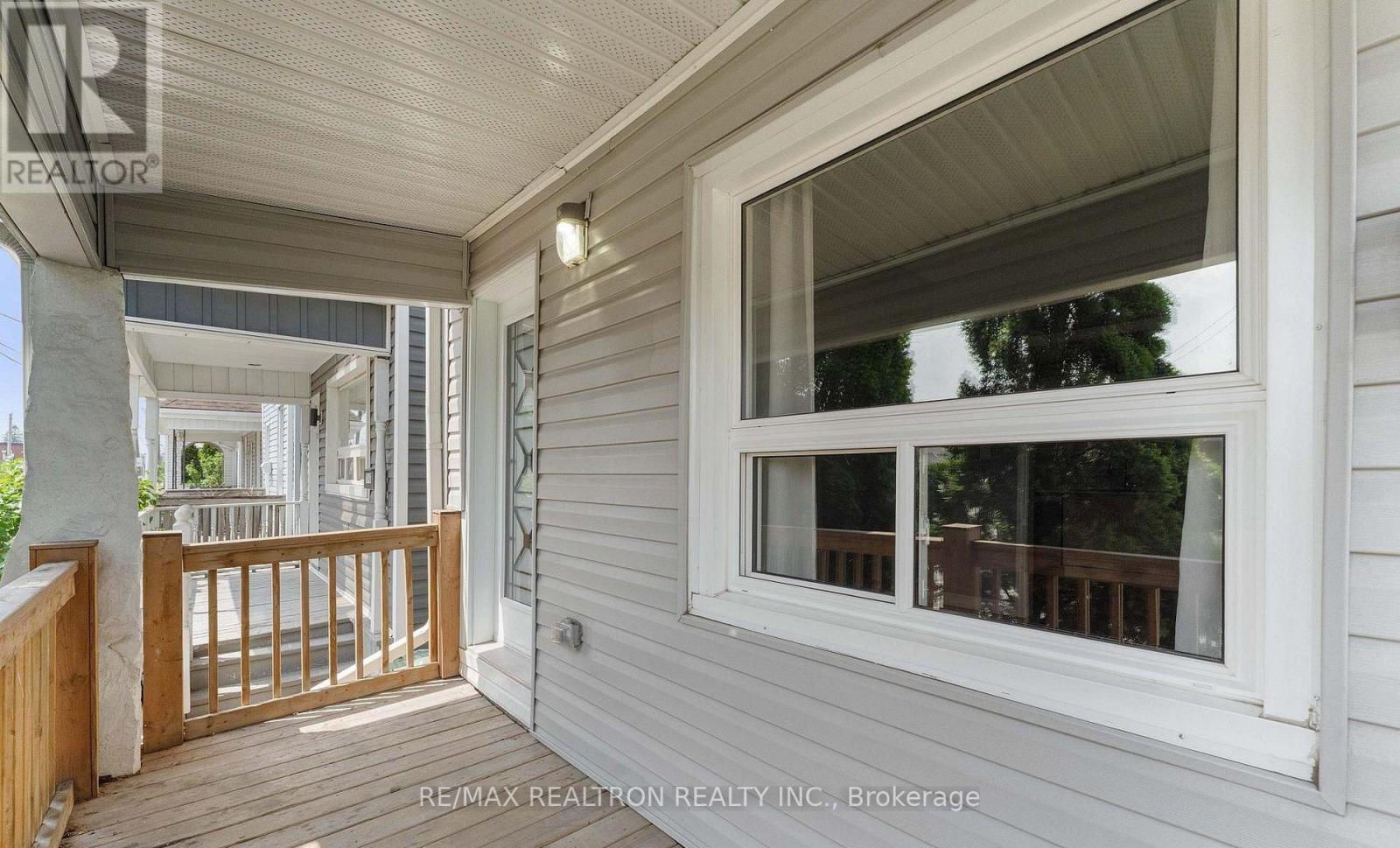1 - 1045 Cannon Street E listing photo 4